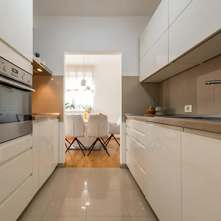 Adara Apartamento *